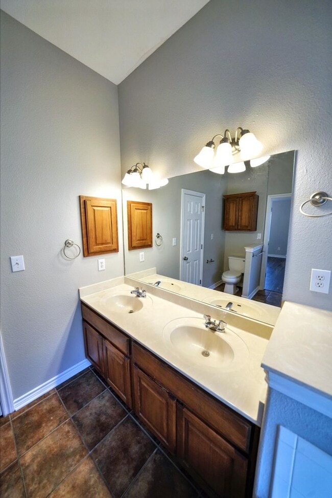 Building Photo - Stunning 4-Bedroom Home in Live Oak Hills,...