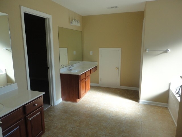 Building Photo - 1152 Thomas Daniel Way