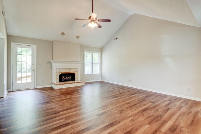 Building Photo - 203 Wagon Wheel Way