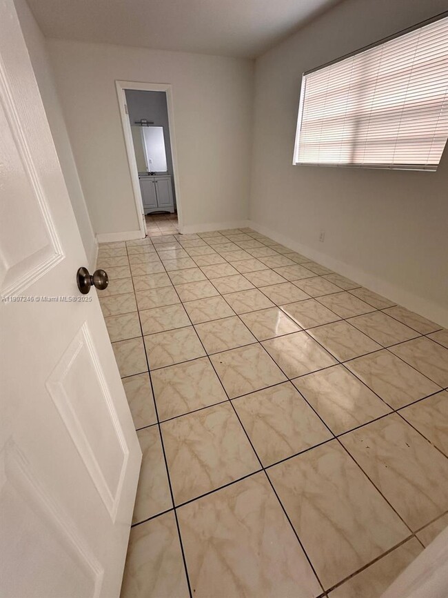 Building Photo - 633 NW 20th St