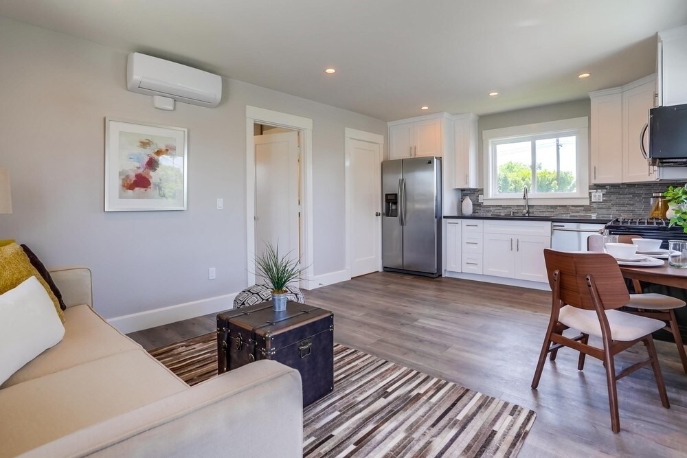 Living room - 4853 33rd St