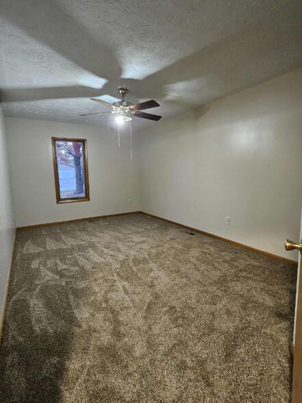 Building Photo - 468 Topaz Ln