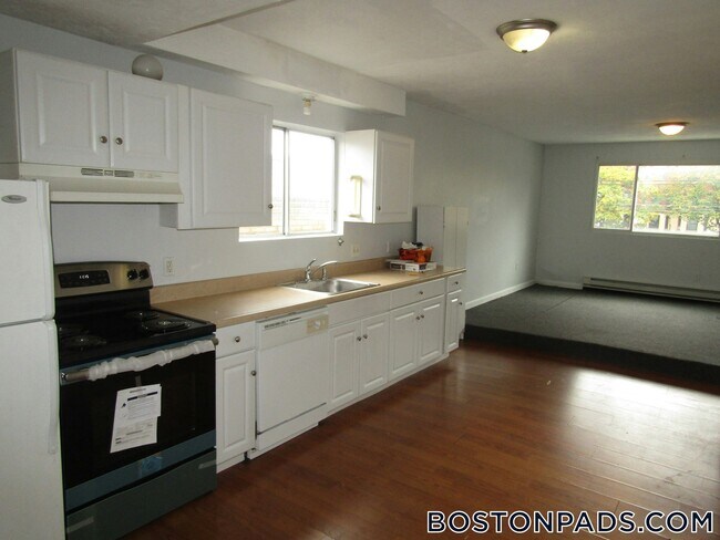 Primary Photo - 1247 Commonwealth Ave