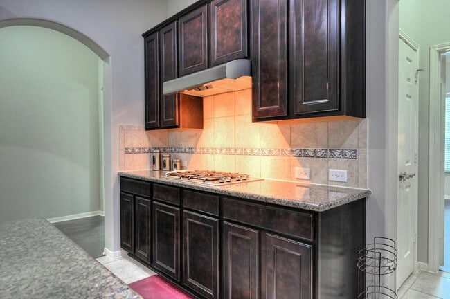 Building Photo - 7810 Oak Moss Dr