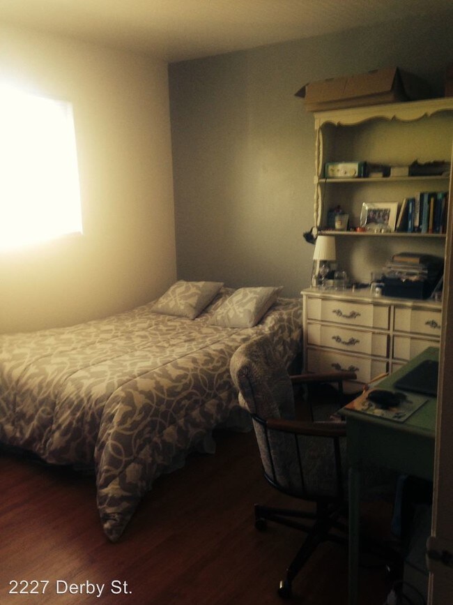 Building Photo - 2227 Derby St