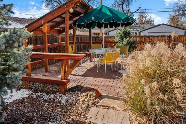 Building Photo - 1733 Lima St