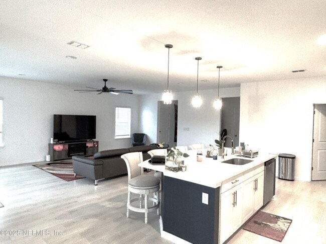 Building Photo - 442 Stargaze Ln