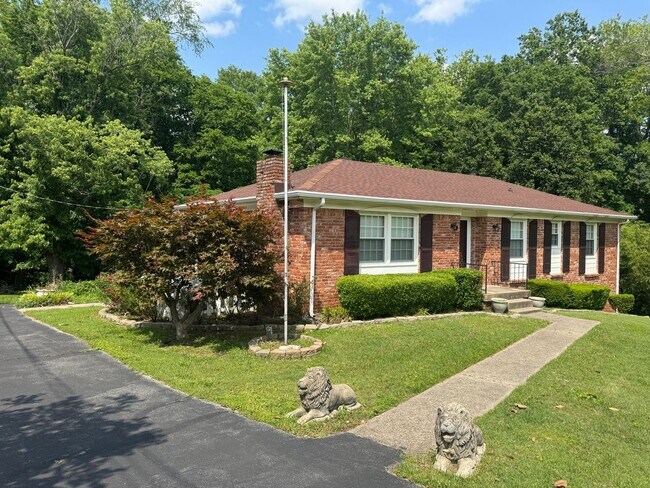 Building Photo - Beautiful 3 Bed 3 Bath Home nestled in St. B!