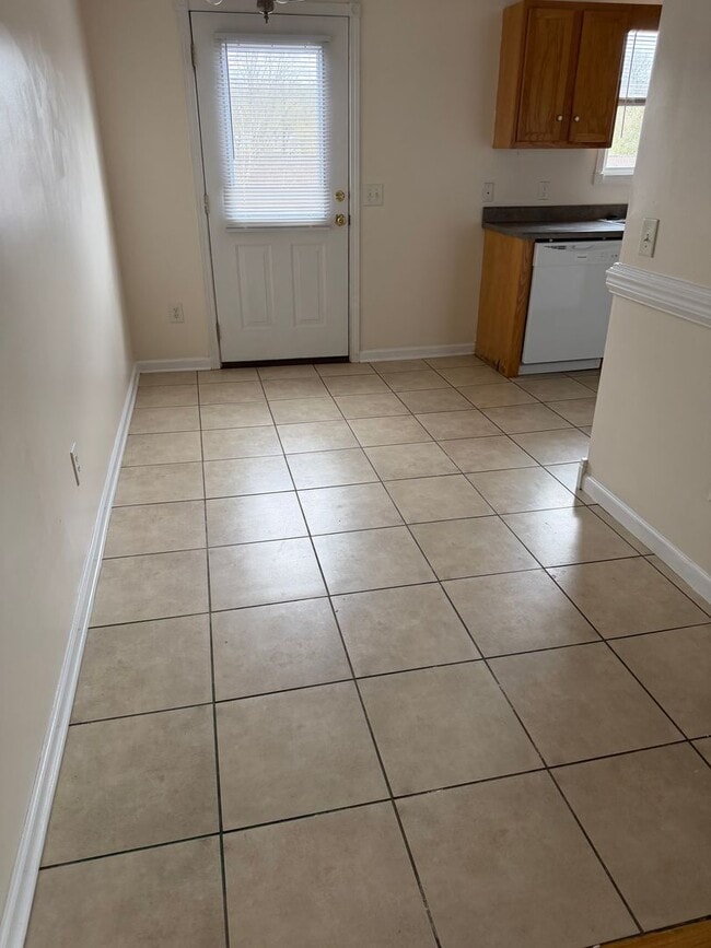 Building Photo - 2-bedroom, 1 full bath with 2-half baths Condo   Gray TN