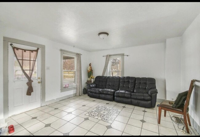 Building Photo - 707 W Cleveland Ave