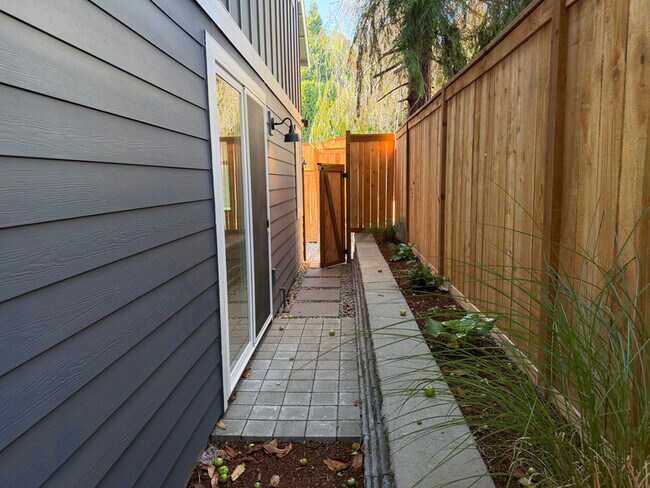 Building Photo - 4144 3rd Ave NW