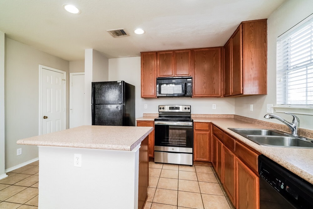 Building Photo - 7426 Circle Farm