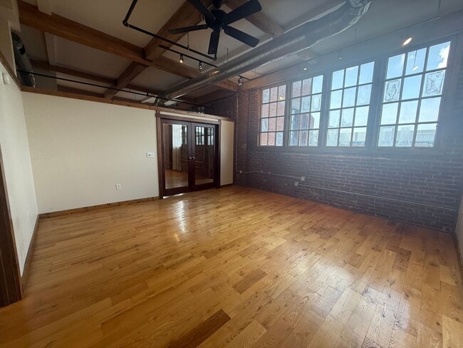 Building Photo - 601 N National Ave