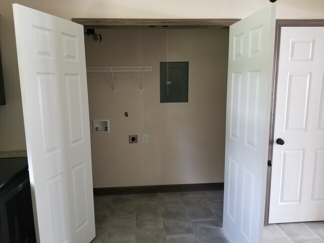 Building Photo - 434 Eagles Way