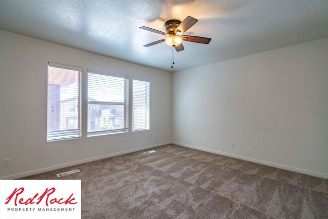 Building Photo - DOG-FRIENDLY 4 Bedroom Townhome with INTER...