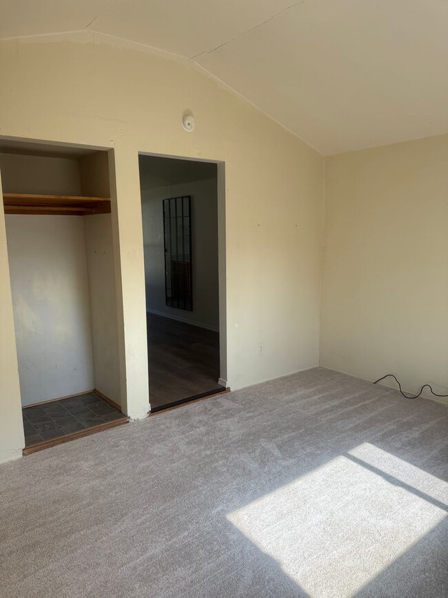 Building Photo - Small One Bedroom House