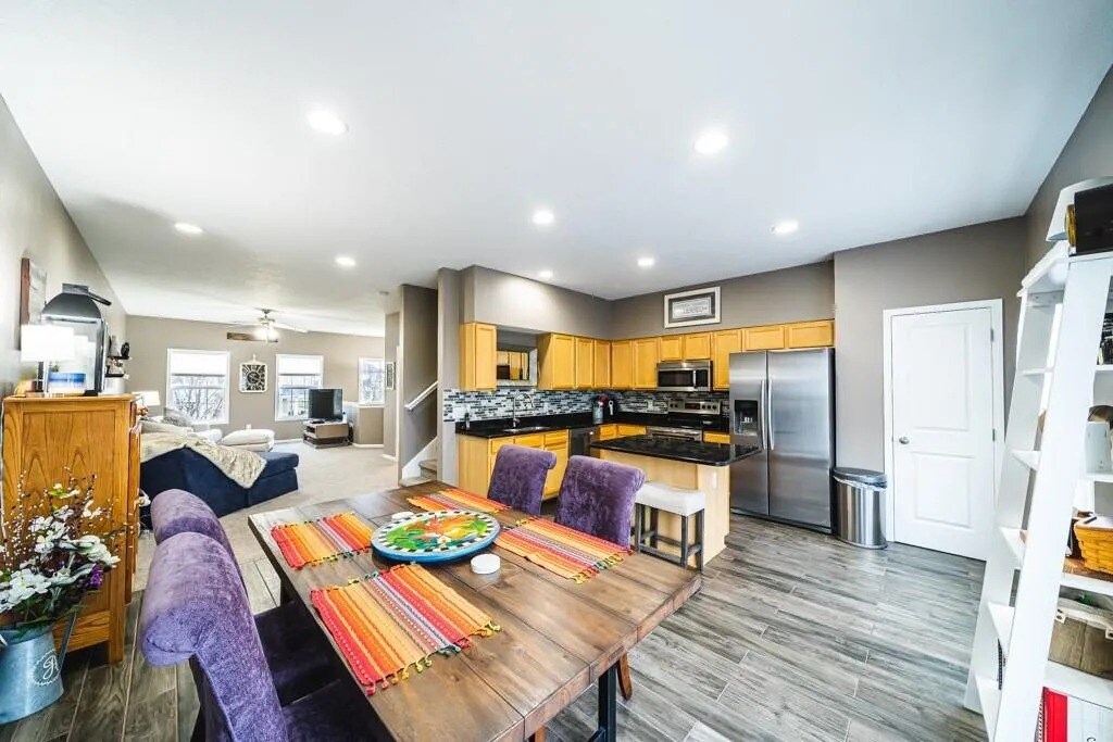 Building Photo - 6871 Jack London Dr