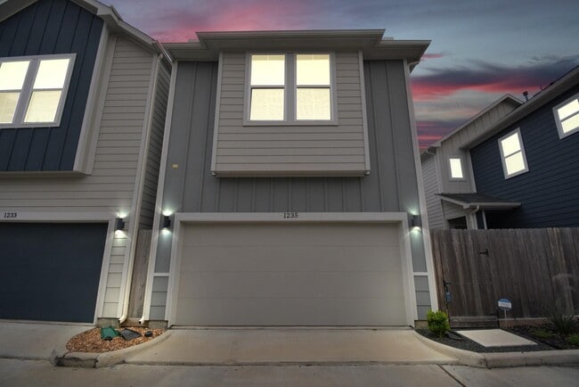 Building Photo - 1235 W Tidwell Rd