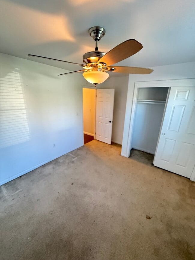 Building Photo - Spacious 4 bed 2 Bath in Desirable NW Bakersfield