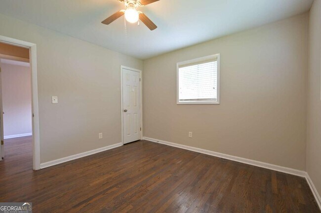 Building Photo - 2075 Claude St NW