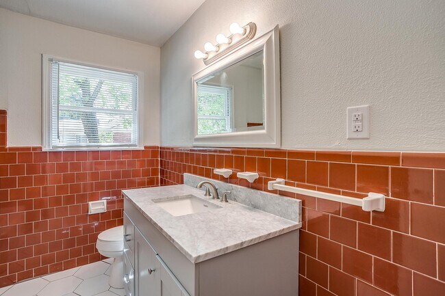 Building Photo - 3647 Washburn Ave