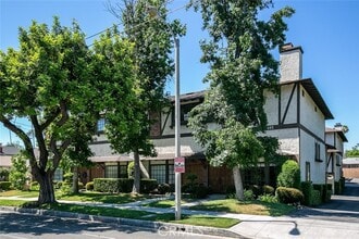 Building Photo - 402 El Centro St