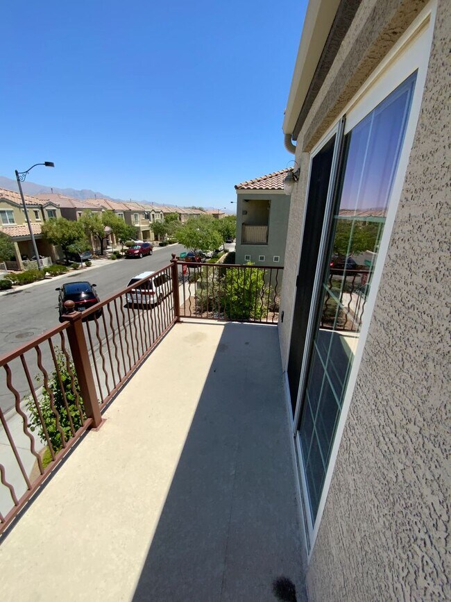 Building Photo - N.W. BEAUTIFUL UPGRADED HOME WITH COMMUNIT...