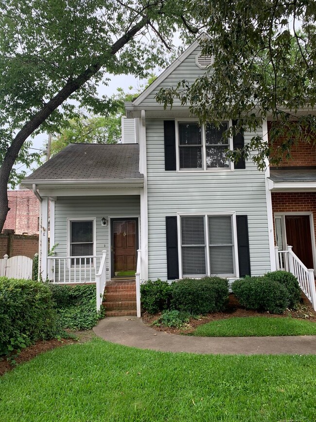 Building Photo - Prime Devine Street Location | 3 Bed, 3 Bath Available August 15