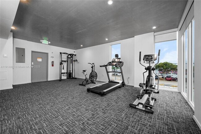 Building Photo - 475 NE 125th St