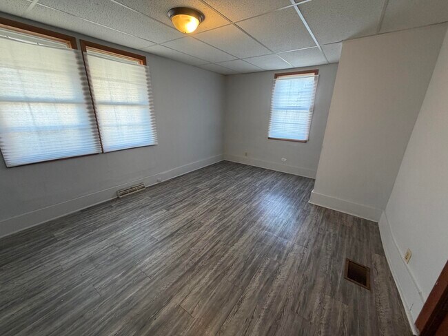 Building Photo - 714 Commercial-