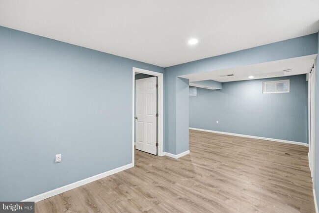 Building Photo - 809 Woodley Dr