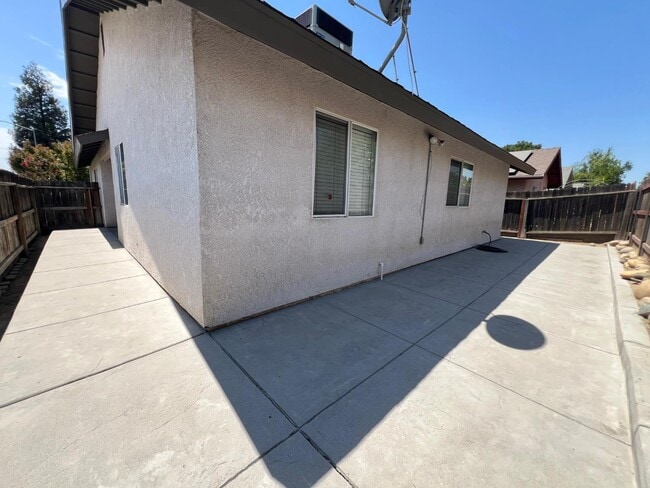 Building Photo - 995 Vineyard Way