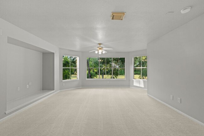 Building Photo - Gorgeous 4 bed/3.5 bath two story home!