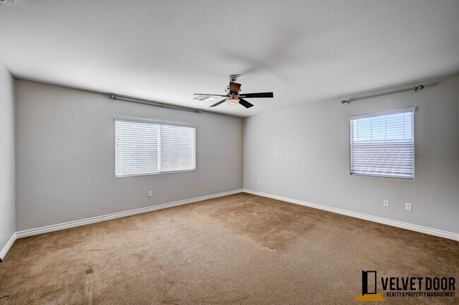 Building Photo - 853 Middle Valley St