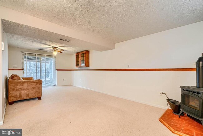 Building Photo - 8908 Goldentree Ln