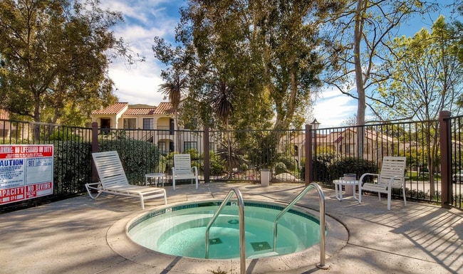 Building Photo - Charming 1 Bedroom Condo in Stoney Brook