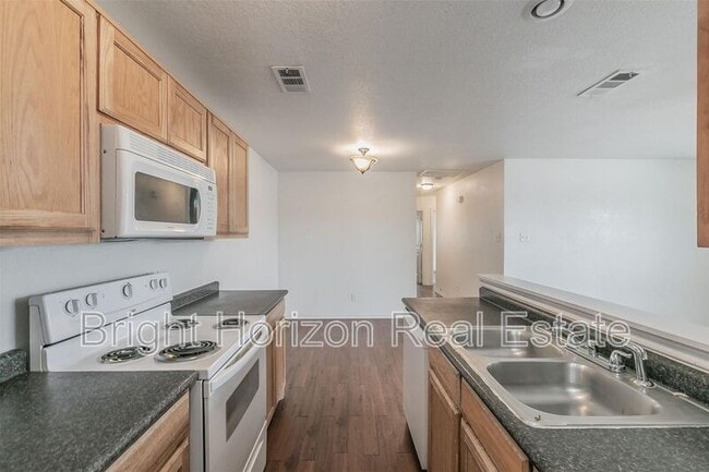 Building Photo - 8117 Doreen Ave