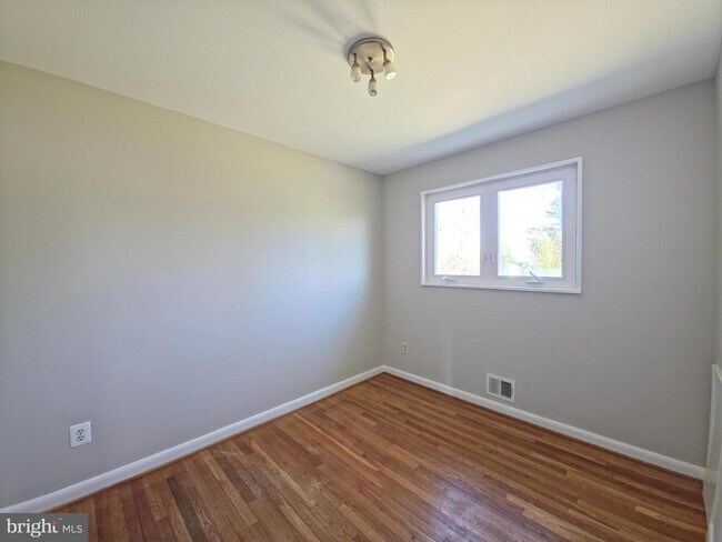 Building Photo - 12111 Portree Dr