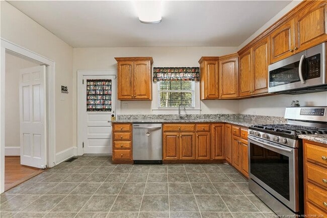 Building Photo - 717 Peden St