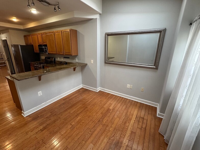 Building Photo - 11 N Streeper St