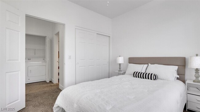 Building Photo - 721 Peachy Canyon Cir