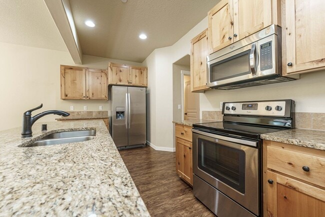 Building Photo - ASK ABOUT OUR AUGUST MOVE IN SPECIAL: Spac...