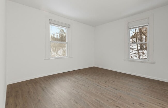 Building Photo - Carnegie - 2 Bedroom 1 Bathroom - Updated ...