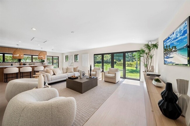 Building Photo - 10945 SW 75th Ct