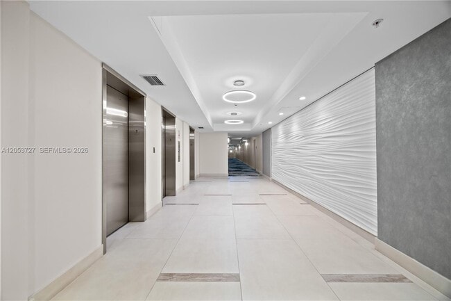Building Photo - 3001 S Ocean Dr