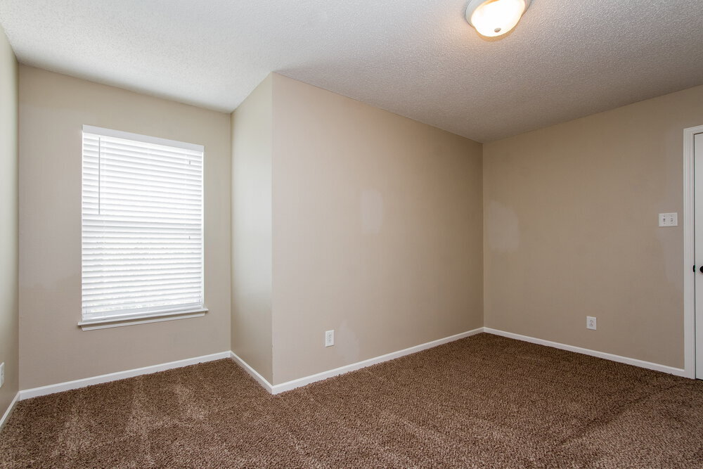 Building Photo - 2041 Dutch Elm Dr