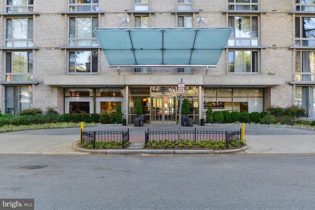 Building Photo - 940 25th St NW