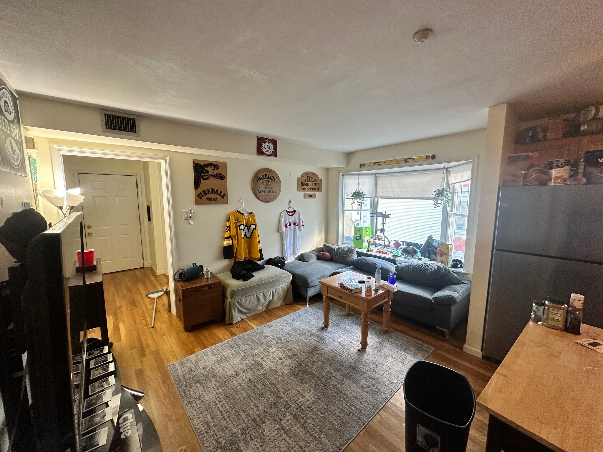 Building Photo - 64 Hillside St