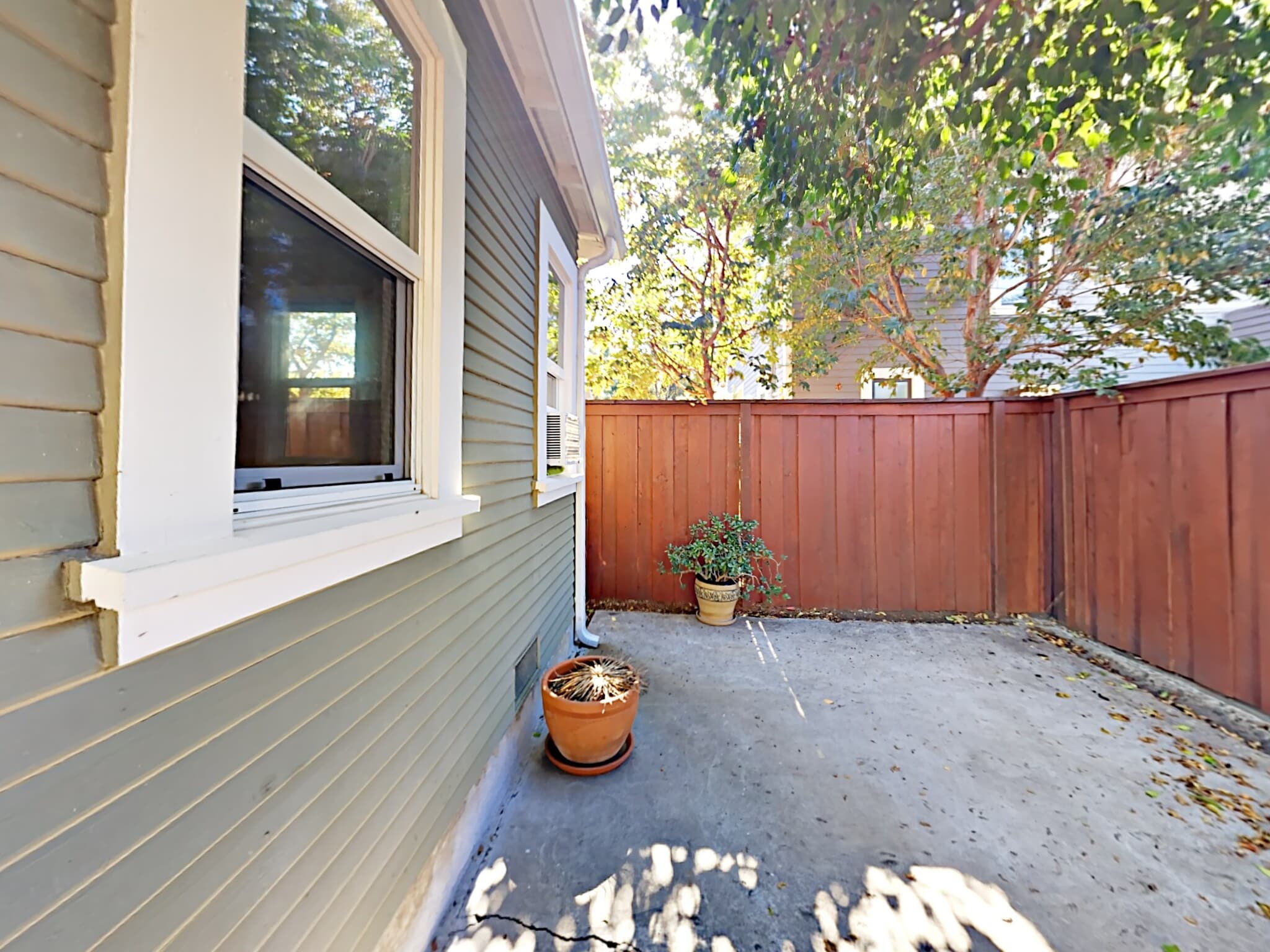 Building Photo - 4671 Edgeware Rd