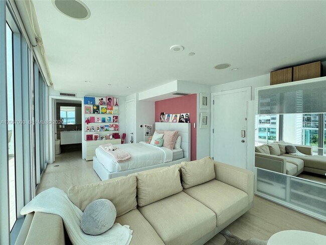 Building Photo - 1331 Brickell Bay Dr